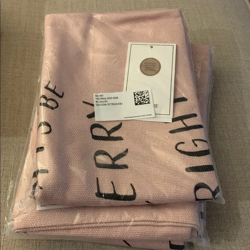 H&M Holiday Pillows with Festive Message Set of 4 - Pink